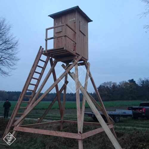 Geschlossene Jagdkanzel Waidwerk mit individuellem Hochsitz – Bild 7