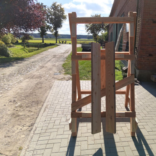 Aufbrechbock Auerhahn mit robuster Konstruktion und Seilwinde für hygienisches Aufbrechen